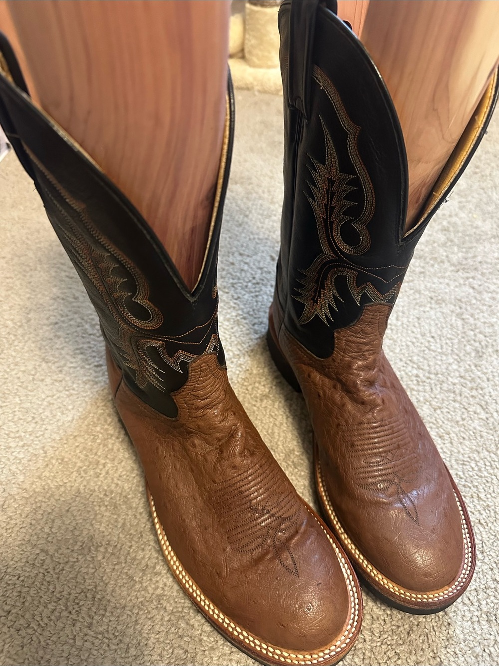 Near-Mint Tony Lama Men's 9.5 D Genuine Full-Quill Ostrich Cowboy Crepe Boots